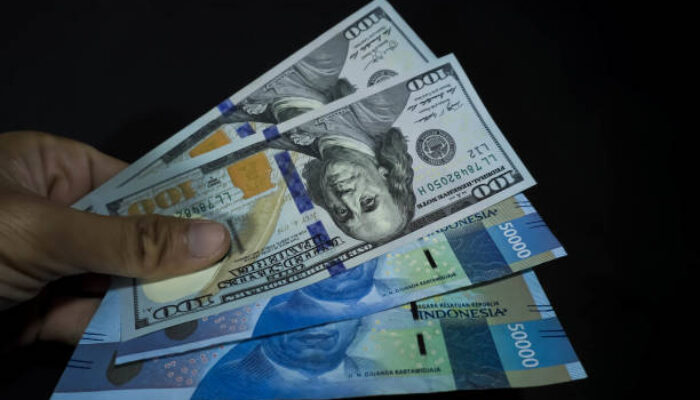 Rupiah Melemah ke Rp16.271, BI Turunkan Suku Bunga ke 5%