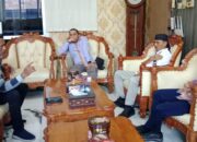 Aksi Eko Siti Jenar Hentikan Rapat DPRD Situbondo, Soroti Anggaran Kunker