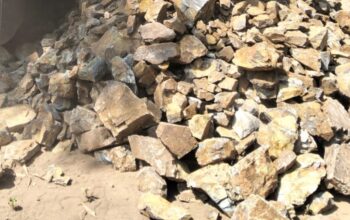 Proyek Lapen di Desa Lamongan Diduga Tidak Transparan dan Tidak Sesuai Spesifikasi