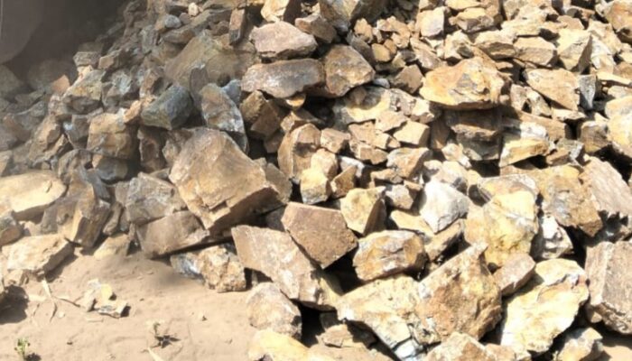 Proyek Lapen di Desa Lamongan Diduga Tidak Transparan dan Tidak Sesuai Spesifikasi