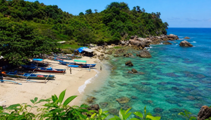 Pantai Kondang Merak, Surga Tersembunyi di Malang