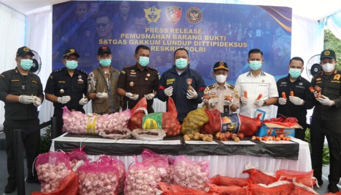 Polisi Musnahkan Bawang Ilegal Senilai Miliaran dari Malaysia