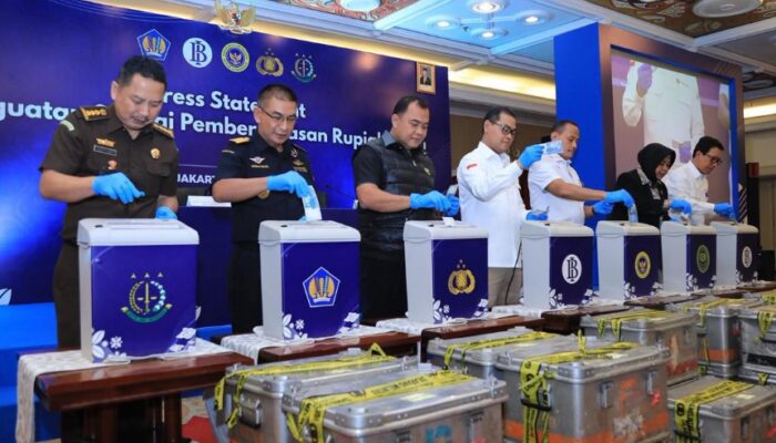Polri dan BI Musnahkan Ratusan Ribu Lembar Uang Palsu